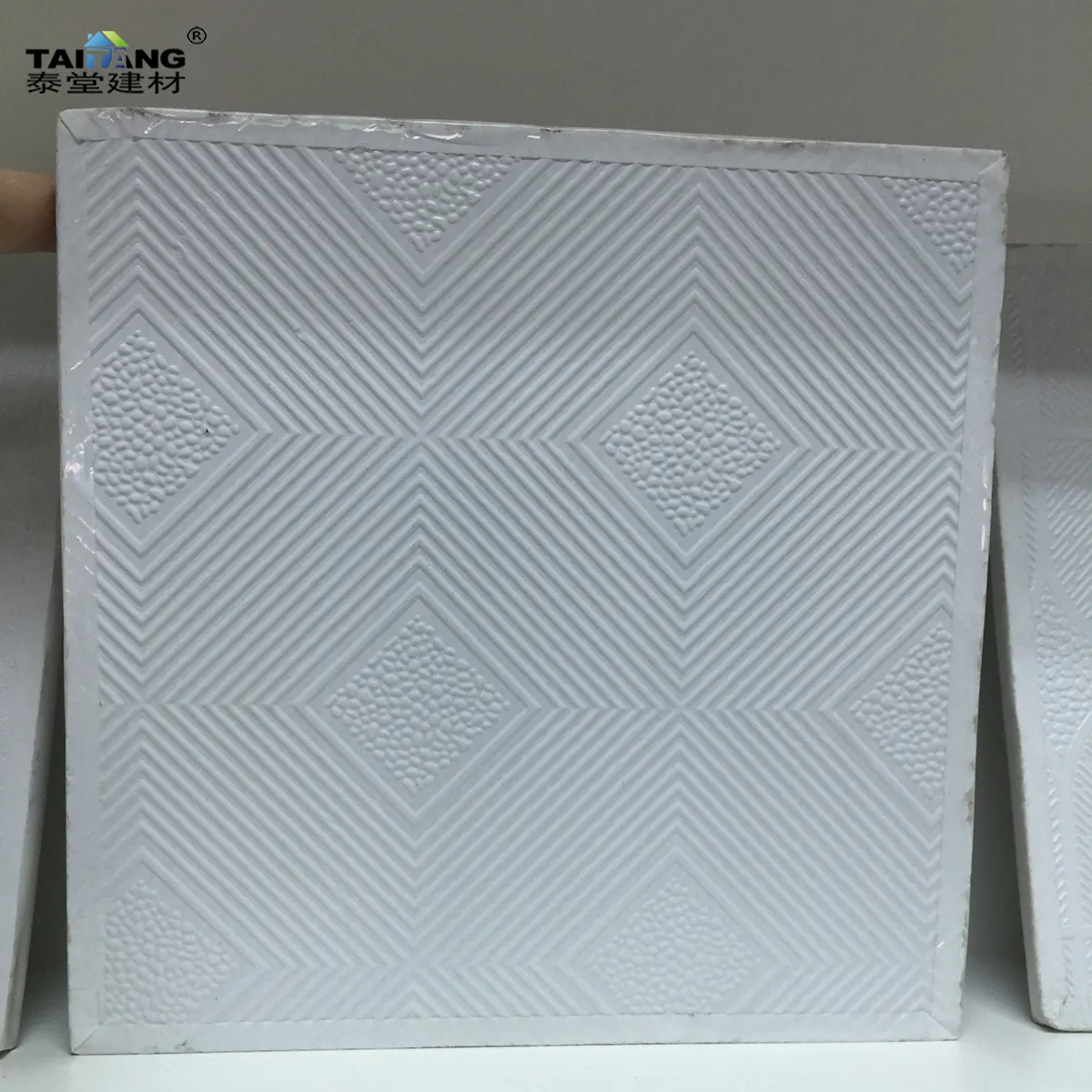 Professional 9Mm 2X2 Laminated Pvc Gypsum Ceiling Tile Plain Ceiling Tiles Pvc 60X60