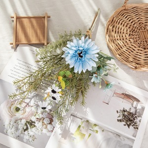 Bouquet de fleurs artificielles Frosty Moon, marguerites bleues en tissu tissé plastique, décoration de mariage et de maison CF01257 - Product Image 1