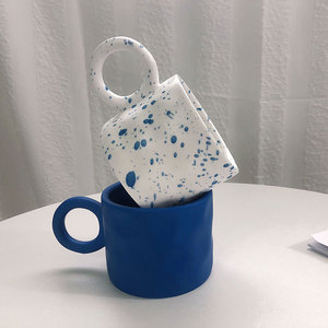 Tasse en céramique créative à motifs éclaboussés, compatible micro-ondes, pour café et lait, bleu Klein, souvenir, avec logo, pour <span class=keywords><strong>femme</strong></span>, origine Chaozhou - Product Image 2