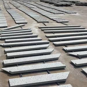 Venda Direta de Fábrica Granito Indiano Vermelho com Acabamento Antigo em Ouro Amarelo e Mármore Branco - Product Image 2