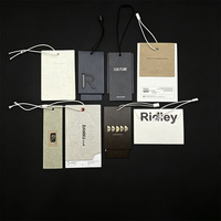 Étiquettes suspendues personnalisées noires en papier kraft imprimé pour vêtements, étiquettes de prix personnalisées, étiquettes de bijoux pour marques de vêtements