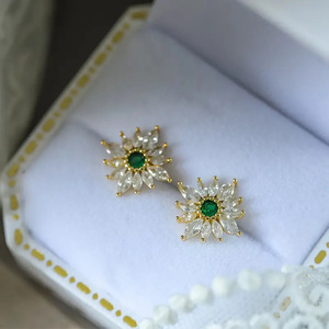 Eleganti Orecchini a Perno Floreali per Donne, Design Floreale Sognante, Accessori per Orecchie alla Moda per Uso Quotidiano - Product Image 3