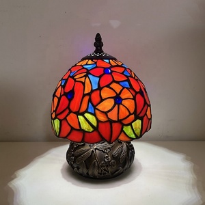 Lámpara de Mesa Estilo Tiffany LongHuiJing de 8 Pulgadas, Pantalla de Cristal Rojo con Flor de Rosa Roja, Base Vintage con Libélula, Lámpara Pequeña Art Deco para Dormitorio - Product Image 2