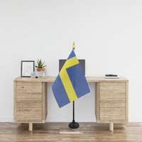 Drapeau de table AZ Suède 4''x6'' (10x15cm) avec mât en aluminium de 10 pouces, 100% polyester, forme triangulaire, imprimé numériquement, mini drapeau de bureau