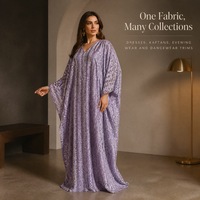 Tissu en velours rayé avec fil argenté, extensible dans les quatre sens, fluide, respirant et doux pour la peau, idéal pour les tenues modestes et les kaftans.