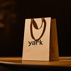 Sacs à emporter pour aliments en papier kraft recyclé orange, blanc et noir, personnalisables avec votre propre logo - Product Image 3