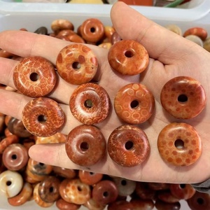 Gran venta al por mayor de piedras preciosas naturales Coral Jade Donut Espeleología <span class=keywords><strong>Naranja</strong></span> <span class=keywords><strong>Jaspe</strong></span> Caved Crystal Craft para decoración y regalo - Product Image 1