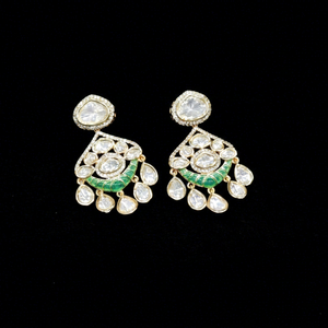 Boucles d'oreilles pendantes Kundan vertes 12381, en laiton plaqué or, motif floral ethnique, pour mariage indien, pour femmes, pour fêtes de mariage - Product Image 1