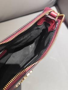 Tas Selempang Wanita Musim Semi 2025 Bahan PU Embos Desain Kotak Kecil Ritsleting Gaya Eropa Amerika 26x6.5x14cm Buatan Cina - Product Image 6
