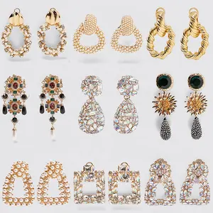 100 تصميم الجملة الأزياء الجميلة مجوهرات كريستال بيرل حَجَرُ الرَّايِن كبير الحجم هوب إسقاط أقراط للنساء الذهب الأقراط المطلية معشقة الأشكال