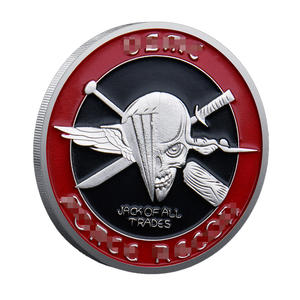 Maßgefertigte Gedenkmünze aus Metall mit Jack-of-All-Trades-Motiv, Totenkopf und gekreuzten Schwertern, zur Erinnerung an Dienstleistungen - Product Image 2