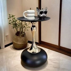 Mesa Auxiliar de Metal de Lujo Ligero para Sala de Estar, Estilo Italiano, de Alta Gama, Simple, Pequeña, para Café, Mesa de Noche, Móvil - Product Image 3