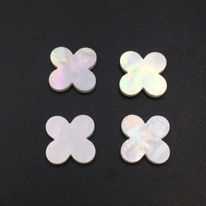 พร้อมที่จะจัดส่งสี่ใบโคลเวอร์สีขาวเปลือกมือแกะสลักแม่ของเพิร์ลโคลเวอร์ - Product Image 3