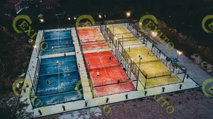 Exito Oem Veiligheidsschuim Buiten Geassembleerde Panoramische Paddle Tennisbaan Hete Sporten Padel Spelen Bij Mij In De Buurt