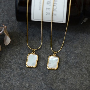 Nouvel Arrivage Collier en Acier Inoxydable Anti-ternissement Personnalisé avec Coquille Irrégulière en Nacre, Vente en Gros - Product Image 3