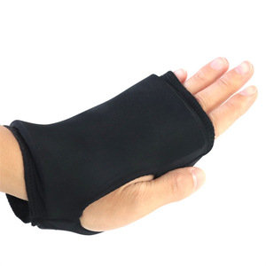 Soporte para muñeca, guante con bolsa de hielo, negro, ajustable, para aliviar el dolor, protección deportiva, tamaño adulto, talla única, se adapta a la mayoría - Product Image 3