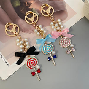 Adorable Llavero de Aleación de Zinc con Perlas y Corazón, Adorno para Bolso con Lazo de Diamantes de Imitación, Diseño Vintage de Dibujos Animados, Regalo Promocional para Mujeres - Product Image 2