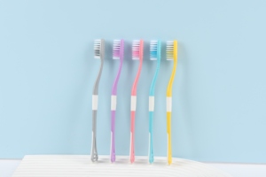 Soins bucco-dentaires multifonctionnel <span class=keywords><strong>moins</strong></span> <span class=keywords><strong>cher</strong></span> en silicone coloré langue <span class=keywords><strong>dentaire</strong></span> revêtement nettoyant grattoir avec brosse à dents - Product Image 2