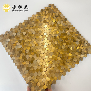 Mini esagonale in alluminio dorato in PVC autoadesivo piastrelle a mosaico <span class=keywords><strong>cucina</strong></span> camere Backsplash buccia parete e bastone <span class=keywords><strong>per</strong></span> la decorazione della casa pannello - Product Image 3
