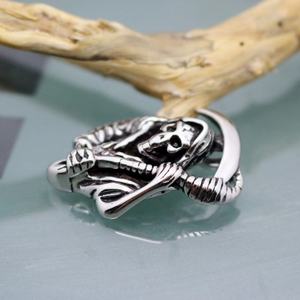 Collier pendentif en acier inoxydable, bijoux fantaisie, pendentif tête de mort faucille de la mort en acier titane, bijoux pour hommes - Product Image 6