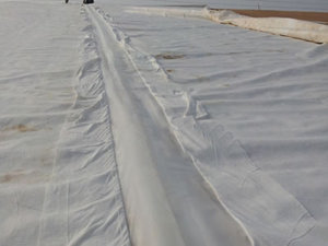 Géotextile non tissé en PET 200-700 g/m² anti-biodégradation pour couche de paillis de décharge, contrôle auxiliaire de l'érosion, certifié ASTM - Product Image 5