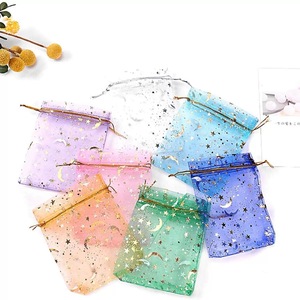 Pochette <span class=keywords><strong>en</strong></span> <span class=keywords><strong>tulle</strong></span> organza à cordon avec impression étoile lune dorée argentée métallique faite à la main, sacs <span class=keywords><strong>en</strong></span> filet transparent pour cosmétiques, cadeaux <span class=keywords><strong>en</strong></span> gros - Product Image 1