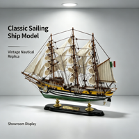 Modèle de bateau à voile vintage personnalisé en bois avec gréement multi-mâts, voiles blanches, coque jaune-noire et support noir