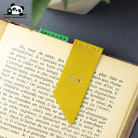 Marque-page en cuir artisanal - Accessoire de lecture personnalisé avec monogramme - Marque-pages de page