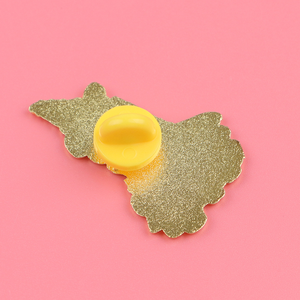 Broche en métal émaillé sur le thème des trois sœurs fées amusantes en gros - élégante pour la fête nationale, les anniversaires, les vêtements - Product Image 5