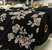Tissu de luxe chinois épais en velours brodé de fleurs de pêcher 3D avec sequins pour robes et cheongsams à trame épaisse