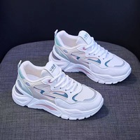 Nouvelles Chaussures d'Été Femme Respirantes, Semelle Épaisse Moelleuse Type Gâteau, Mélange de Couleurs Polyvalent, Chaussures de Sport Décontractées 'Dad Shoes'