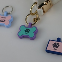 Étiquette personnalisée en silicone souple pour chien avec impression laser, sans BPA, en caoutchouc sûr, breloque en silicone pour collier de chien