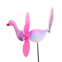 Ornamen Burung Merak Plastik Ramah Lingkungan Tahan UV Multiwarna Model Kincir Angin Taman Mainan Burung Dekorasi Menarik