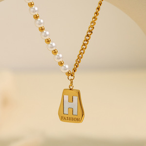 Collier pendentif à la mode avec lettre H, chaîne en acier inoxydable doré avec perles pour femmes, bijoux élégants pour clavicule - Product Image 2