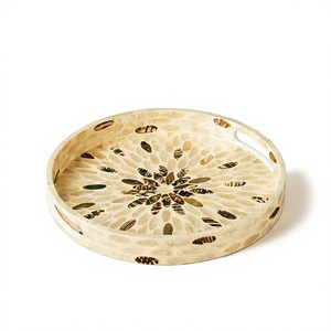 Elegante Bandeja de Platos de Nácar y Ratán Ecológica para Servir Alimentos, Decoración de Mesa, Diseño OEM, Artesanía HNH de Vietnam - Product Image 1