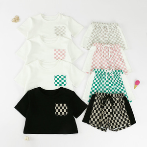 Ensembles de vêtements pour enfants à motif de damier mélange de coton 3-8 ans avec taille réglable pour des vêtements d'été décontractés et de plein air - Product Image 1