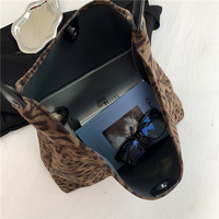 Nouveau sac fourre-tout à grande capacité portable à la mode rétro pour femmes avec une seule poignée et laçage rapide pour toutes les saisons