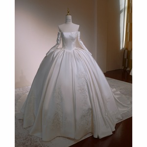 Robe <span class=keywords><strong>de</strong></span> <span class=keywords><strong>mariée</strong></span> élégante ivoire grande taille à manches longues avec dentelle florale, taille basque en satin, style princesse <span class=keywords><strong>pour</strong></span> <span class=keywords><strong>la</strong></span> <span class=keywords><strong>mariée</strong></span> - Product Image 1
