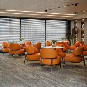 Ensemble table et chaises de luxe léger : salon d'hôtel/bureau de vente (table d'appoint ronde, table basse, fauteuil) - Product Image 5