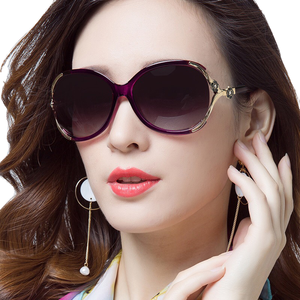 Nouvelles Lunettes de Soleil Tendance Haut de Gamme 2024 à Grande Monture Effet Miroir pour Femme – Monture PC Bleue/Rose/Gris – Très Populaires en Europe et en Amérique - Product Image 2