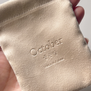 Pochette à cordon en microfibre beige pour bijoux avec ruban, petit sac en velours suédé de haute qualité avec logo personnalisé pour le rangement des bijoux - Product Image 2