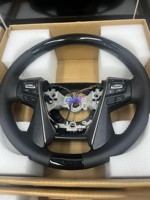 Volant personnalisé coloré pour Toyota avec boutons multifonctions, cuir perforé, compatible avec Hilux Tacoma Prado Camry RAV4