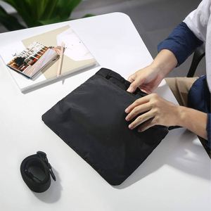 Bolsa de Viaje de Poliéster Ligera y Personalizable, Diseño Fácil de Plegar, Construcción Duradera, Cierre de Cremallera, Portátil para Todos los Viajes - Product Image 5