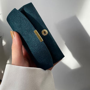 Estuche Organizador de Joyas Minimalista con Logotipo Personalizado, Caja de Joyería de Viaje Compacta de Terciopelo para Guardar Collares y Anillos - Product Image 3