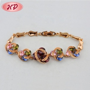 Bracelet chaîne et maillons en laiton plaqué or 18 carats avec zircon, design tendance pour femmes - Product Image 2