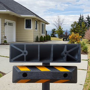 Meta Cao Su MR-WSP55 550*150*100Mm Phản Quang Cao Su Xe Bánh Xe Stopper An Toàn Đường Bộ Sản Phẩm Cho Đường Bộ Sử Dụng Chất Lượng Cao - Product Image 1