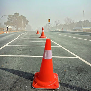 Neues Design Mode 30cm reflektieren der Gummi-Verkehrs <span class=keywords><strong>kegel</strong></span> PVC/PP-Kunststoff-Straßen <span class=keywords><strong>kegel</strong></span> ausrüstung Verkehrs warn produkte - Product Image 2