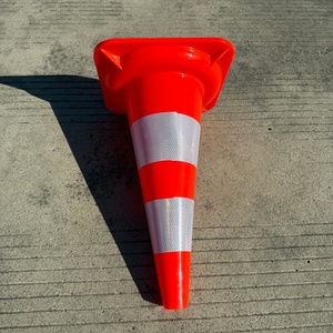 Cône de signalisation routière en PVC de 45 cm avec bande réfléchissante haute visibilité, vente en gros - Product Image 1