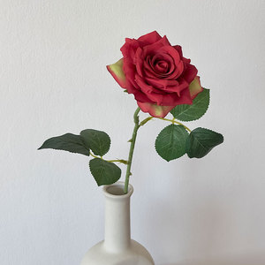 Hortensias et Phalaenopsis de roses artificielles en tissu de soie rouge pour décorations de maison de mariage et de centre commercial - Product Image 6