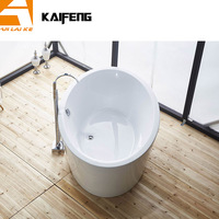 Baignoire ovale autoportante en acrylique moderne UPC KF-728 blanche pour 2 personnes, style européen, baignoire à immersion de 67 pouces, vente directe d'usine en gros